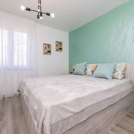 Apartment In Silo/insel Krk 13505