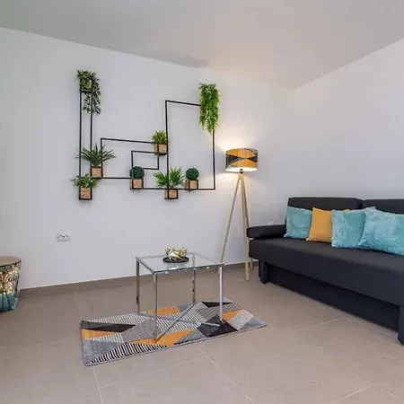 Apartment In Silo/insel Krk 13505